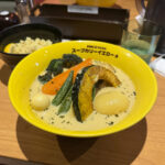 イエロー